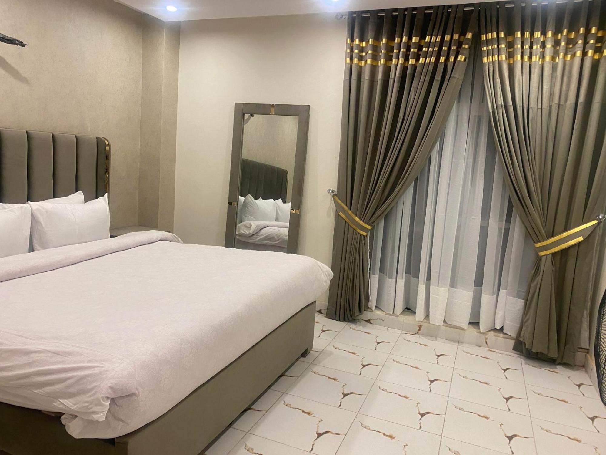 Luxe Suites Bahria Town 拉合尔 外观 照片